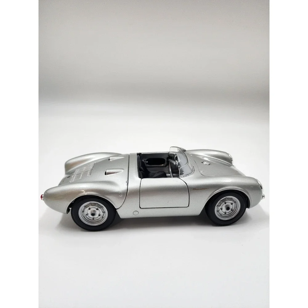 Maisto Porsche 550 A Spyder Silver Diecast Model Car 1/18 Scale 12040
